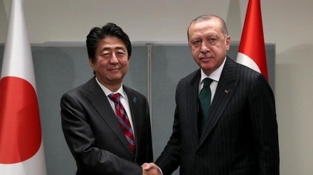 日本首相がトルコ大統領と電話会談