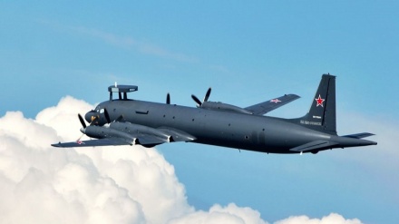 Россия Ил-38 самолёти АҚШ ҳарбий кемаси олдидан учиб ўтди (видео)