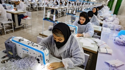 Cegah COVID-19, Pabrik ini Fokus Produksi Masker (2)