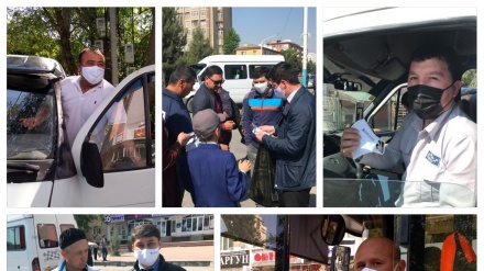 توزیع ماسک رایگان با تلاش کارمندان یکی از بانک های تاجیکستان 