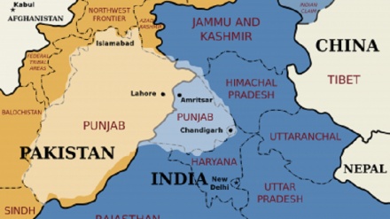 Bombardamenti lungo il confine tra India e Pakistan