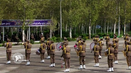 Iran: «la parata dei servigi» nella giornata dell'esercito