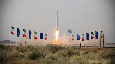 Kesuksesan IRGC Iran Meluncurkan Satelit