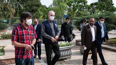 世卫组织驻伊朗代表哈姆勒曼访问圣战节讲习班，以制造卫生用品（图集）