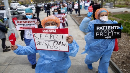 看護師らが米大統領府前でデモ