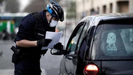 Францияда полиция ходими юзига йўталган шахс 3 йилга қамалди