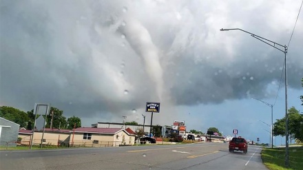 Meteo, violento tornado devasta la periferia di Chicago