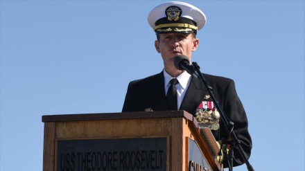 EEUU retira de su cargo al capitán que pedía ayuda ante COVID-19