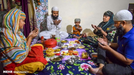 Sofrat e iftarit me rastin e muajit të Ramazanit në vende të ndryshme myslimane