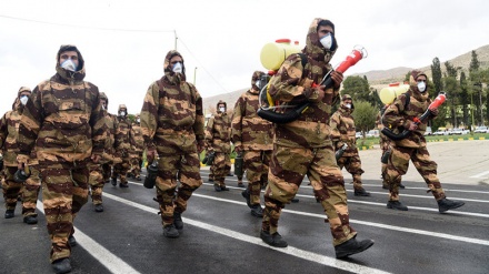 Reuters: Rayakan HUT, Militer Iran tak Pamer Senjata tapi Alat Medis