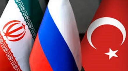 تاکید وزیران خارجه ایران، روسیه و ترکیه بر تداوم رایزنی‌ها برای حل بحران سوریه 