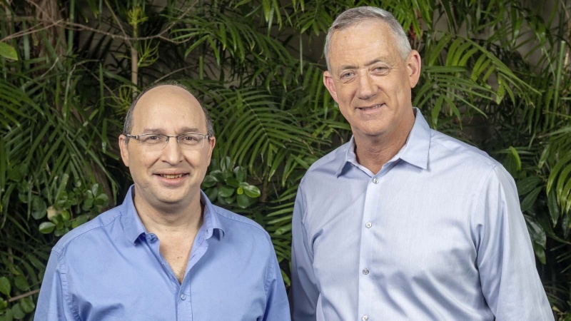 כל פוליטיקאי לנפשו