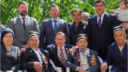 قدر دانی ازکهنه سربازمجروح بجا مانده از جنگ دوم جهانی در تاجیکستان 
