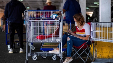 Fotos: En Puerto Rico hacen larga cola para comprar por temor a COVID-19