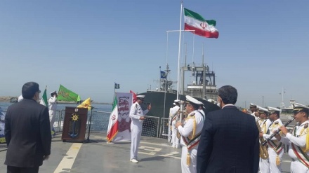 「ペルシャ湾の日」　イラン国旗が、国産駆逐艦「ジャマーラーン」艦上に掲揚（動画）