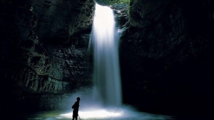 ヴィーサーダールの滝、イラン北部ギーラーン州（写真）