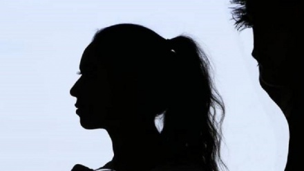 د اسټرالیا په یوې میرمنې سخت جنسي تیری شوی 