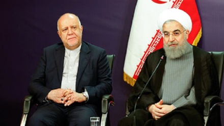 イラン大統領が、原油売却に頼らない石油加工製品の増産を強調