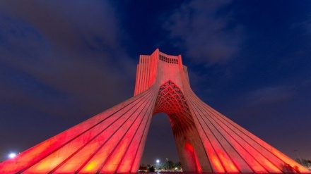  برج آزادی تهران قرمز شد