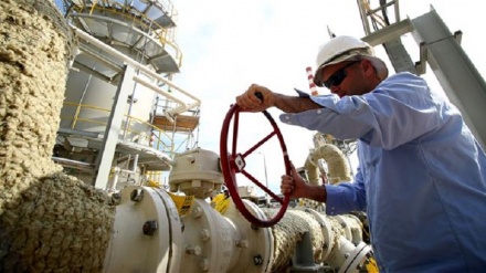 Oil prices slide 7% after producers' meeting is postponed