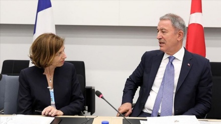 Türkiye ve Fransa savunma bakanları telefonda görüştü