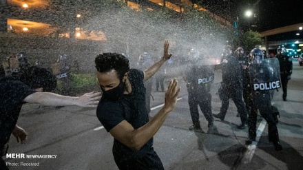 Dhuna e policisë së Amerikës në shtypjen e protestave