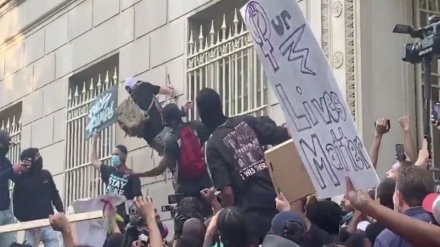 Ratusan Demonstran AS Geruduk Gedung Putih