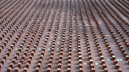 Pembagian 35.000 Paket Sembako di Lorestan (1) 