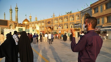 मशहद और क़ुम में जुटने लगी श्रद्धालुओं की भीड़