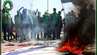 Des manifestants irakiens brûlent les drapeaux israélien et américain lors de la journée de Qods, le 22 mai 2020. ©IRNA