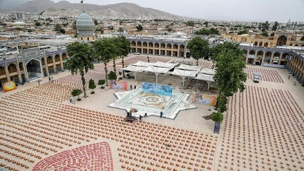 Pembagian 7.500 Paket Sembako di Fars (1)