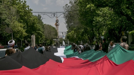 Display of Palestinian flag by the people in Tabriz