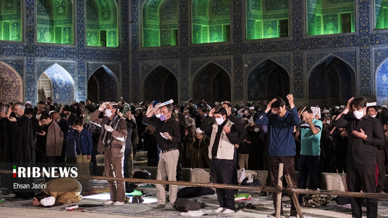  برگزاری آئین احیای سومین شب از شب های پر فضیلت قدر در ایران اسلامی