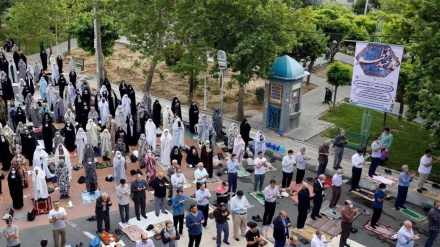  Iranians mark Eid al-Fitr amid social distancing 