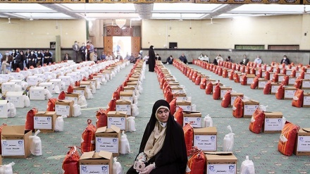 Tahap Kedua Pembagian Paket Sembako di Tehran (1)