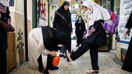 Sekolah-sekolah Dasar di Iran Dibuka Sementara (1)