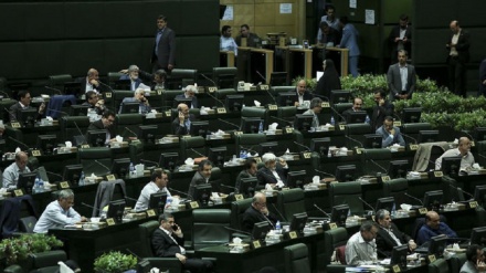 伊朗伊斯兰议会批准应对犹太复国主义政权敌对行为的两项紧急议案