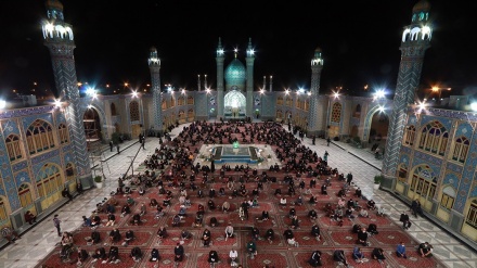 Suasana Lailatul Qadar di Kompleks Imamzadeh Helal (1)
