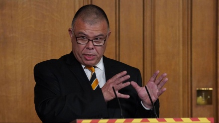 英国副主任医務官、「わが国は新型コロナ危機の危険な時期に置かれている」