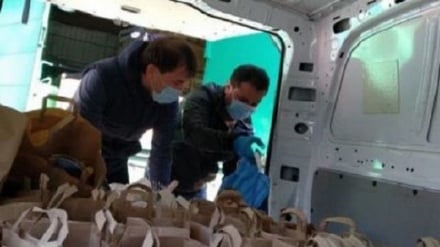 توزیع مواد غذایی بین کارگران مهاجر در روسیه