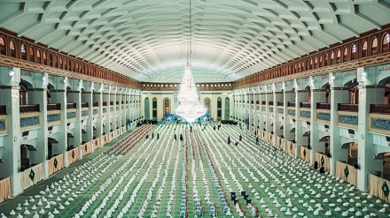 Tahap Kedua Pembagian Paket Sembako di Tabriz (2)