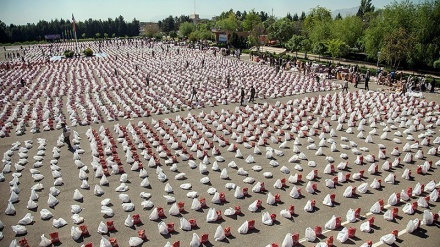 Pembagian 15.000  Paket Sembako di Kermanshah (1)