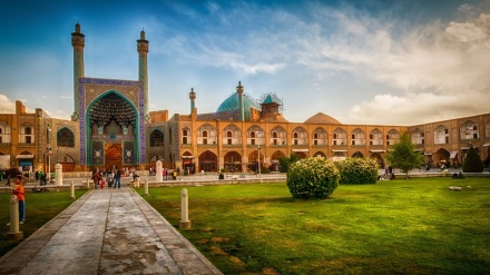 Isfahan, al via progetto di restauro del lato est della piazza Imam