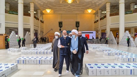 Pembagian 40.000 Paket Sembako di Shiraz (2)