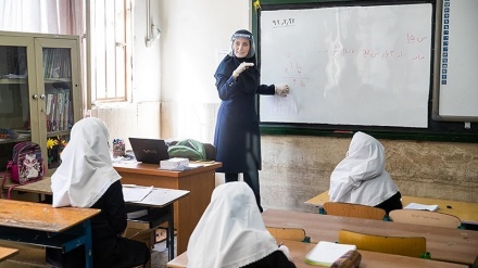 Sekolah-sekolah Dasar di Iran Dibuka Sementara (3)