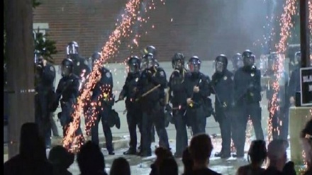 اقدامات پلیس ایالت میسوری آمریکا برای مقابله با معترضان 