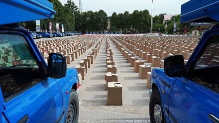 Pembagian 35.000 Paket Sembako di Lorestan (2) 