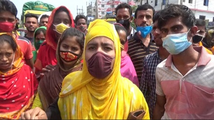 বেতন-ভাতার দাবিতে ঢাকা ও গাজীপুরে পোশাক শ্রমিকদের বিক্ষোভ