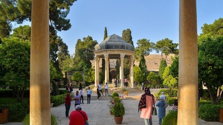 Mausoleum Hafez Dibuka Kembali 
