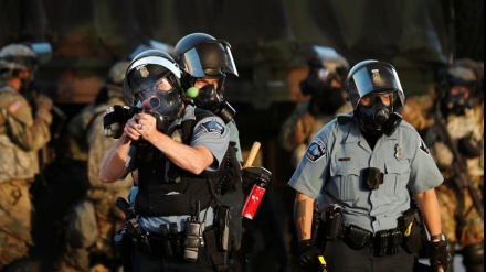 アメリカの25都市で夜間外出禁止令　警官による黒人男性殺害事件をめぐり